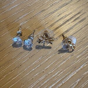 Set of 2 pairs of stud earrings